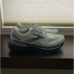 Women’s 8 Brooks Running Adrenaline GTS 23 - Blue Glass/Nile Blue/Marina